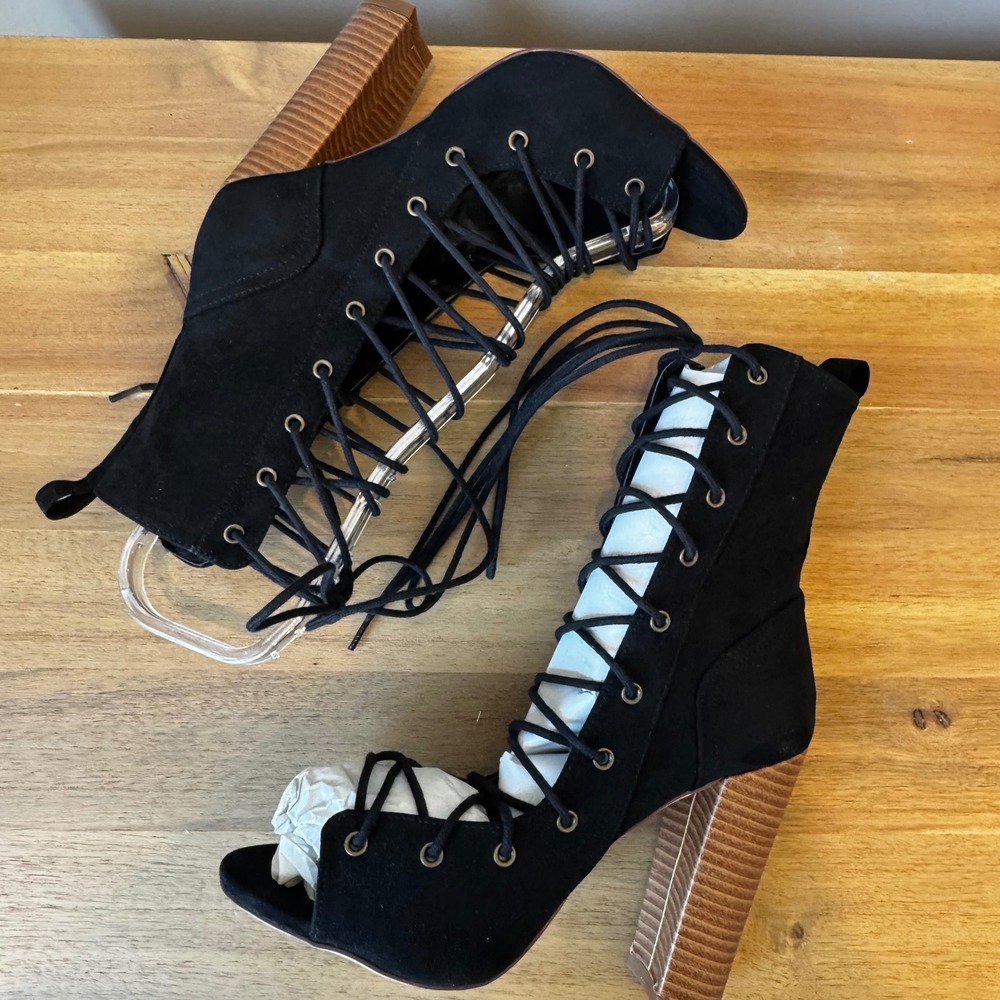 Liliana Women 7 Black Faux Suede Lace Up Peep Toe Block Heel‎ Ankle Boots Goth